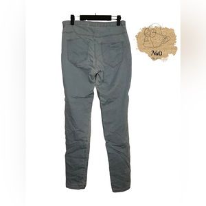 Divided Light Wash Jeggings 12